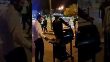 Vidéo : à Bné Brak confinée, la population remercie les soldats avec des grillades !