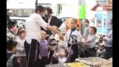 [Vidéo] Le rituel des "Kapparot" à Bnei-Brak